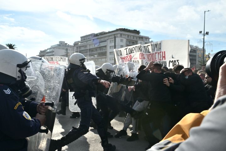 Συγκέντρωση και πορεία στην Αθήνα ενάντια στην ίδρυση μη κρατικών πανεπιστημίων, Πέμπτη 11 Ιανουαρίου 2024. Φοιτητικοί σύλλογοι αλλά και σύλλογοι διδασκόντων στα Πανεπιστήμια εκφράζουν την αντίθεσή τους στο νομοσχέδιο της κυβέρνησης για την Ίδρυση Ιδιωτικών Πανεπιστημίων στην Ελλάδα. Στήριξη και ενεργό συμμετοχή στις κινητοποιήσεις ανακοίνωσαν ΟΛΜΕ, ΔΟΕ και ΑΔΕΔΥ. (ΤΑΤΙΑΝΑ ΜΠΟΛΑΡΗ/EUROKINISSI)