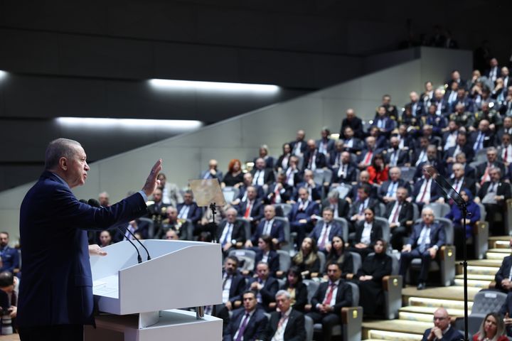 Ο Τούρκος πρόεδρος Ρετζέπ Ταγίπ Ερντογάν μιλάει κατά τη διάρκεια της 97ης επετείου από την ίδρυση του Εθνικού Οργανισμού Πληροφοριών στην έδρα της τουρκικής Εθνικής Υπηρεσίας Πληροφοριών (MIT) στην Άγκυρα της Τουρκίας στις 10 Ιανουαρίου 2024.