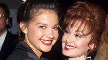 

    Ashley Judd Shares The Last Words She Said To Her Mom, Naomi Judd, As She Was Dying


