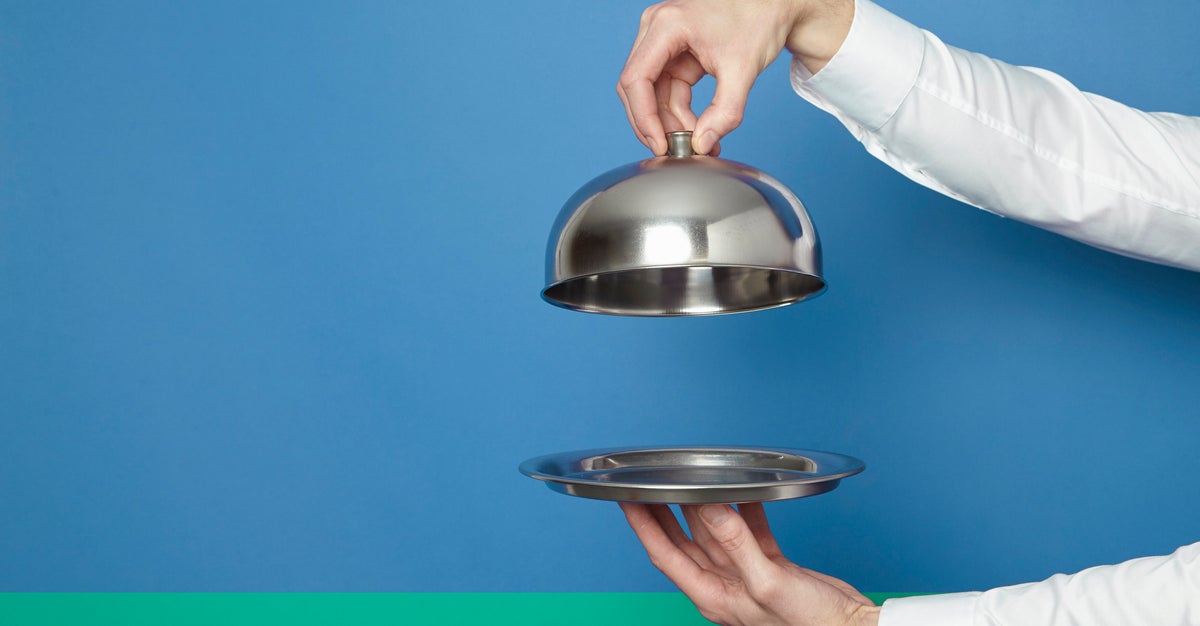 Here's What Restaurant Servers Notice About You When You're Dining Out