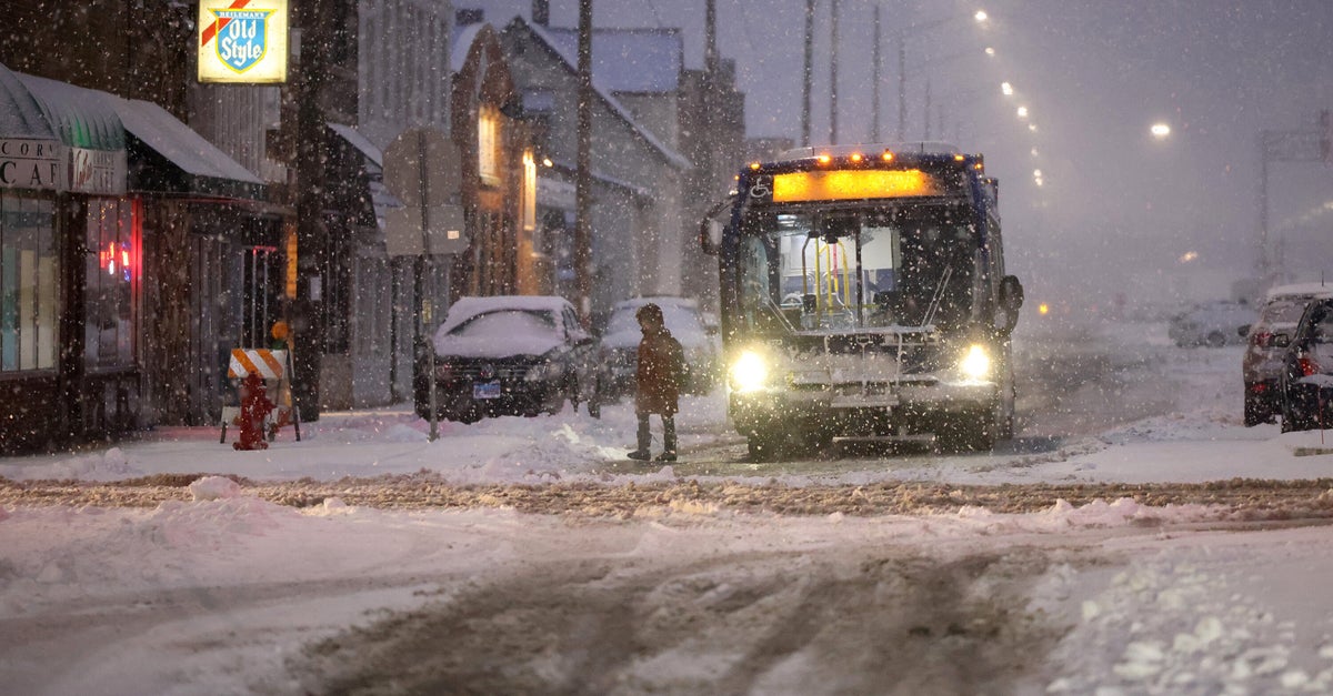 Illinois Governor Asks Texas To Halt Sending Migrants Amid Winter Storm