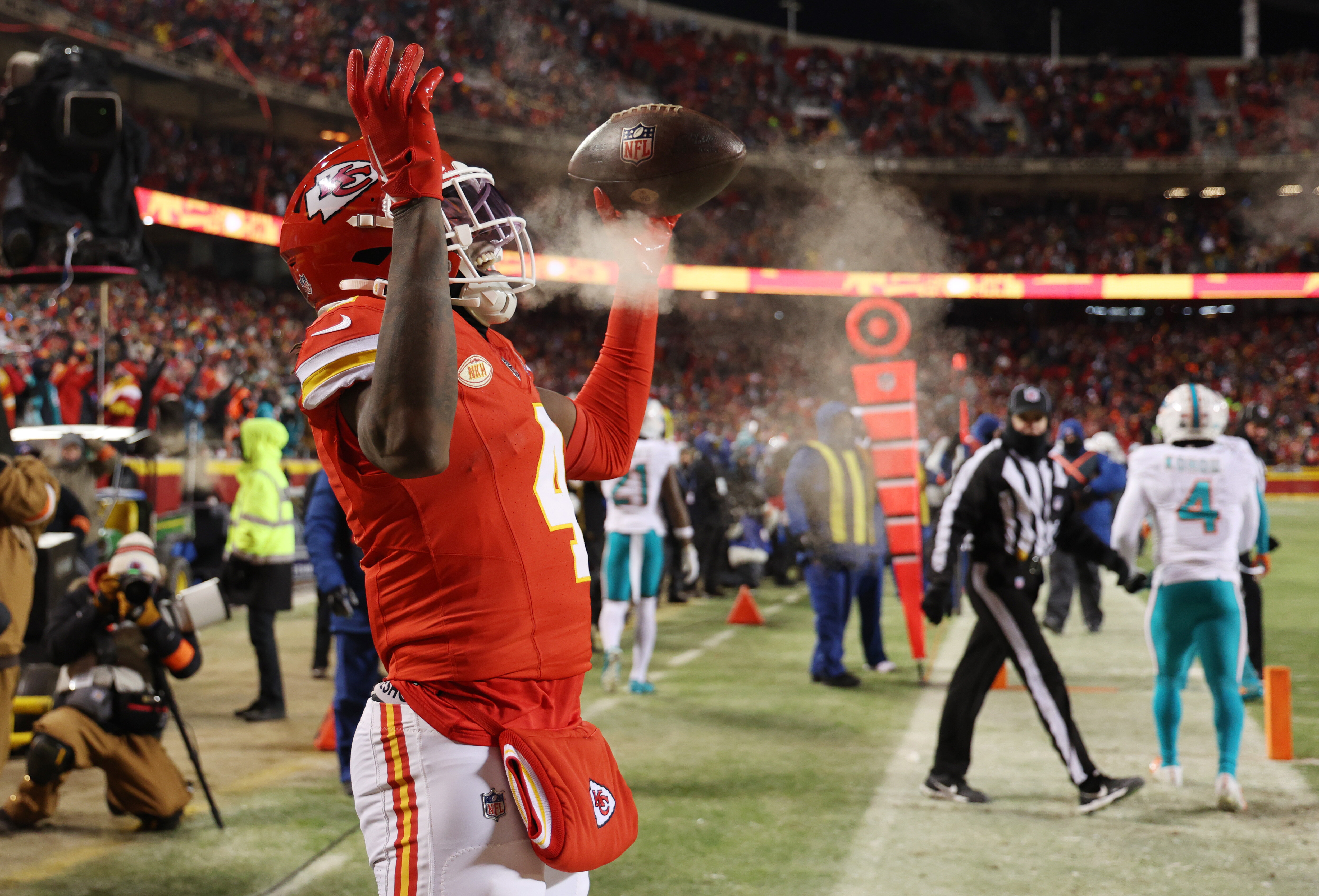 Chiefs And Dolphins Play Fourth-Coldest Game In NFL History At Minus-4 ...