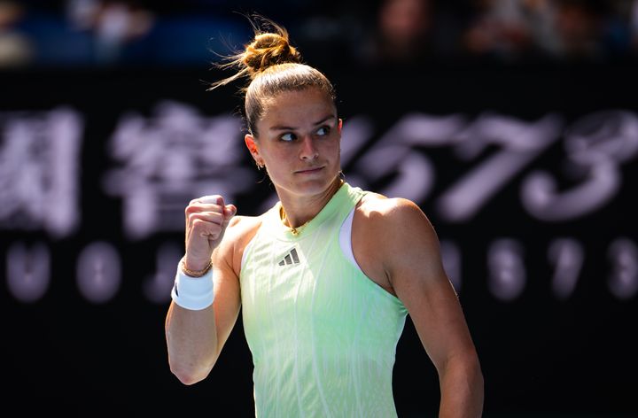 Η Μαρία Σάκκαρη αγωνίζεται εναντίον της Νάο Χιμπίνο στον πρώτο γύρο της πρώτης ημέρας του Australian Open 2024 στο Melbourne Park στις 14 Ιανουαρίου 2024 στη Μελβούρνη, Αυστραλία