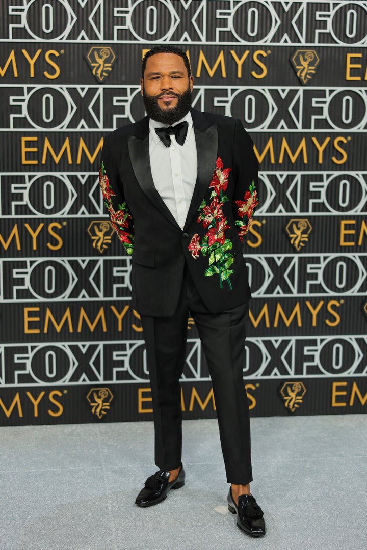 Ο οικοδεσπότης της τελετής των 75ων Primetime Emmy, Anthony Anderson.