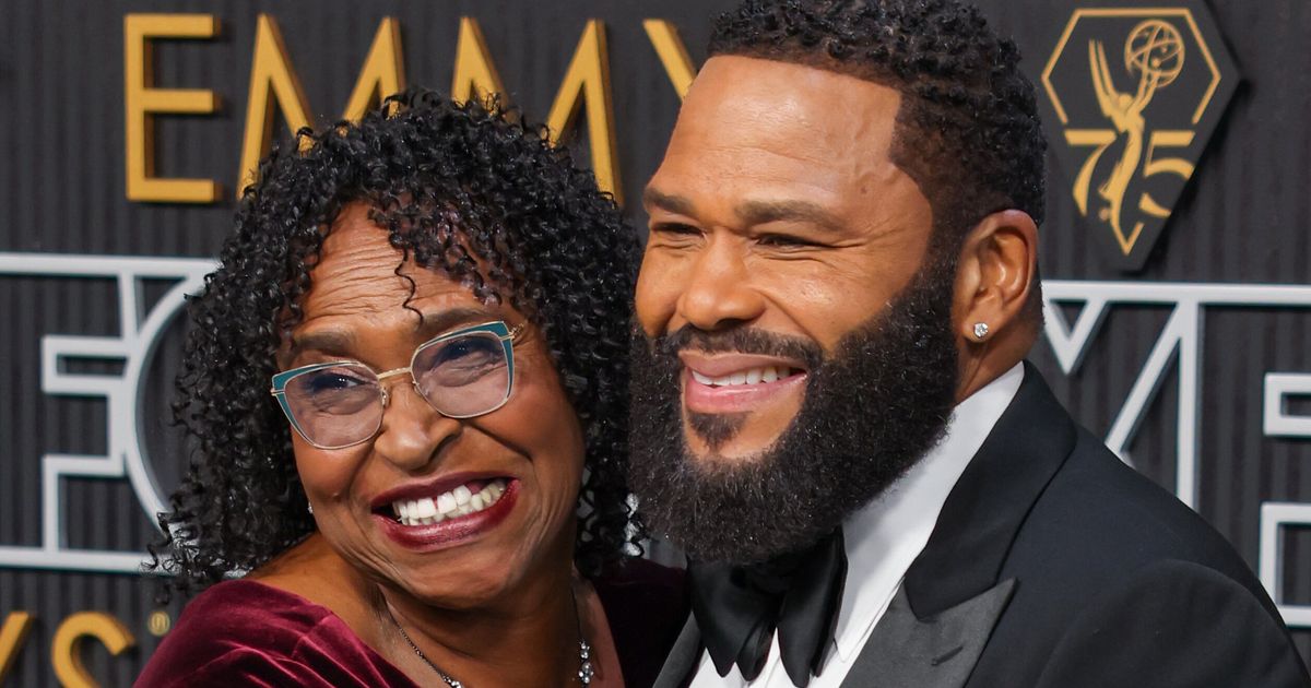 Anthony Anderson's Mom Heckled Emmy Winners Offstage — And It Got Mixed Reviews