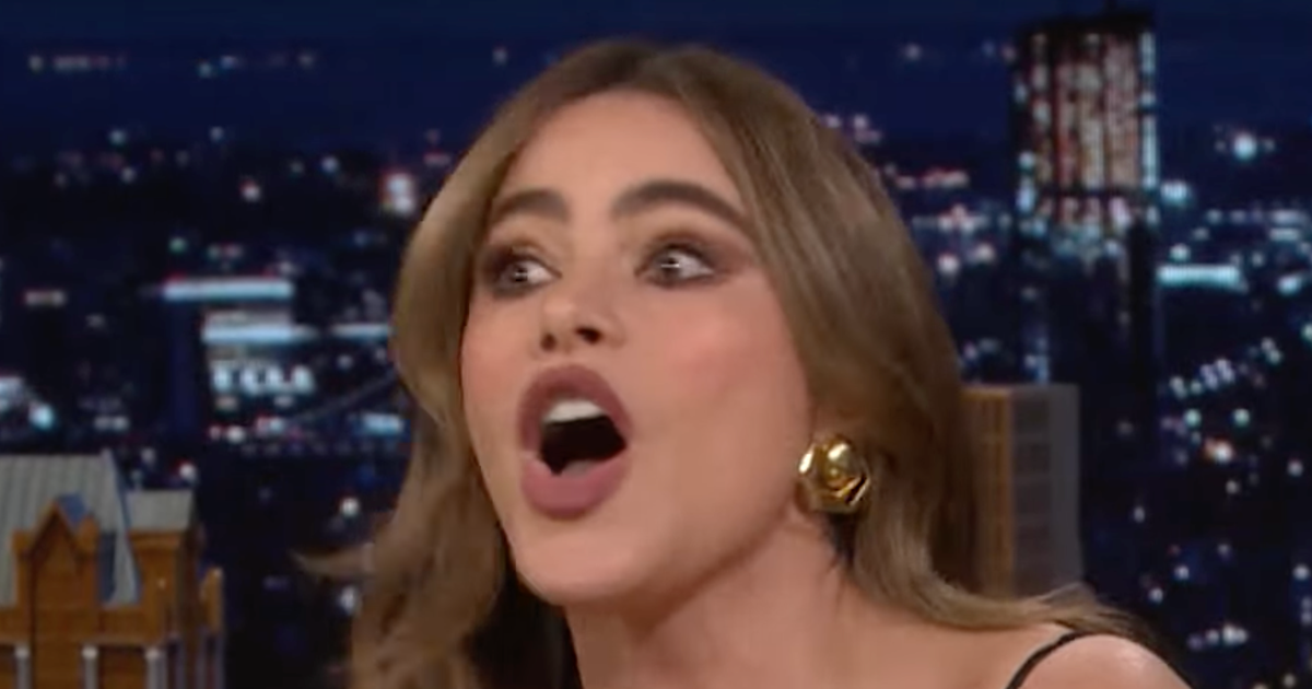 NextImg:Sofía Vergara Hilariously Slips Up Telling Cocaine Story
