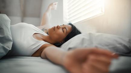 The 1 Thing Sleep Doctors Never, Ever Do In The Morning