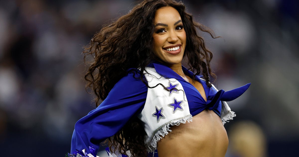 NextImg:Dallas Cowboys Cheerleader Says Packers Players Yelled In Her Face