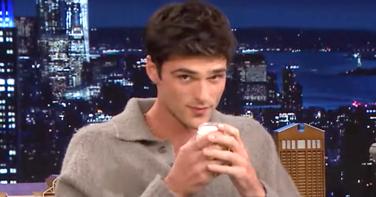 Jacob Elordi devient méga brut avec sa propre bougie d’eau de bain