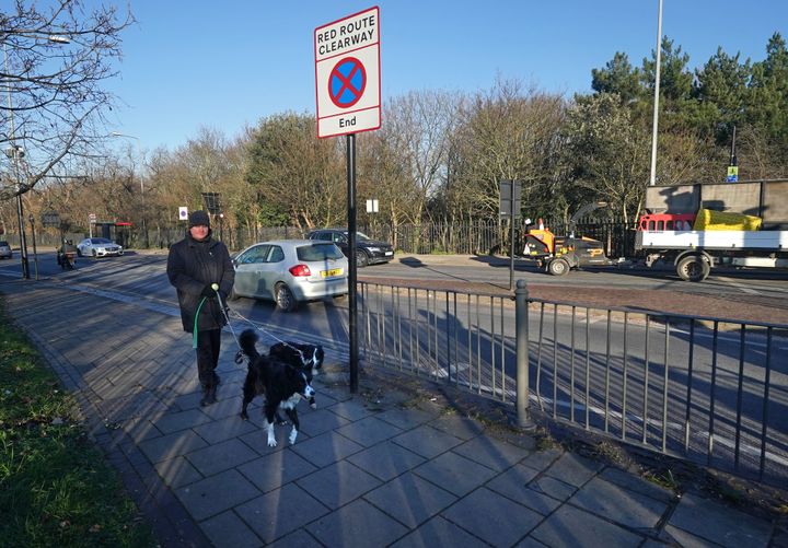 Η διασταύρωση του Greenway και της High Street South στο Newham του ανατολικού Λονδίνου, όπου ένα νεογέννητο μωρό βρέθηκε μέσα σε μια τσάντα για ψώνια από έναν περιπατητή σκύλου.