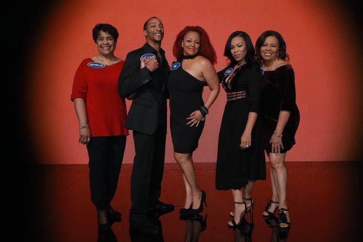 Kim Fields (middle) along with her family, including her sister Alexis (second from right) and her mother, Chip (right).