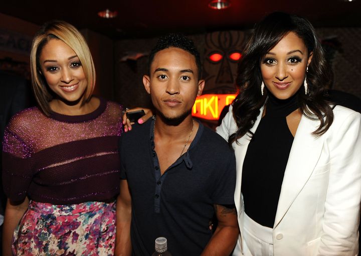 Tia Mowry, Tahj Mowry and Tamera Mowry pose in the green room at the 2013 Teen Choice Awards.