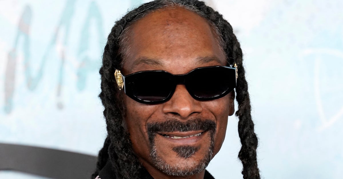 NextImg:Snoop Dogg Claims He Refused $100M OnlyFans Payday