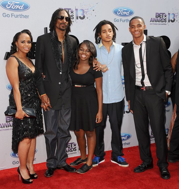 Snoop Dogg, wife Shante and children Corde Broadus, Cordell Broadus and Cori Broadus attend the 2013 BET Awards.
