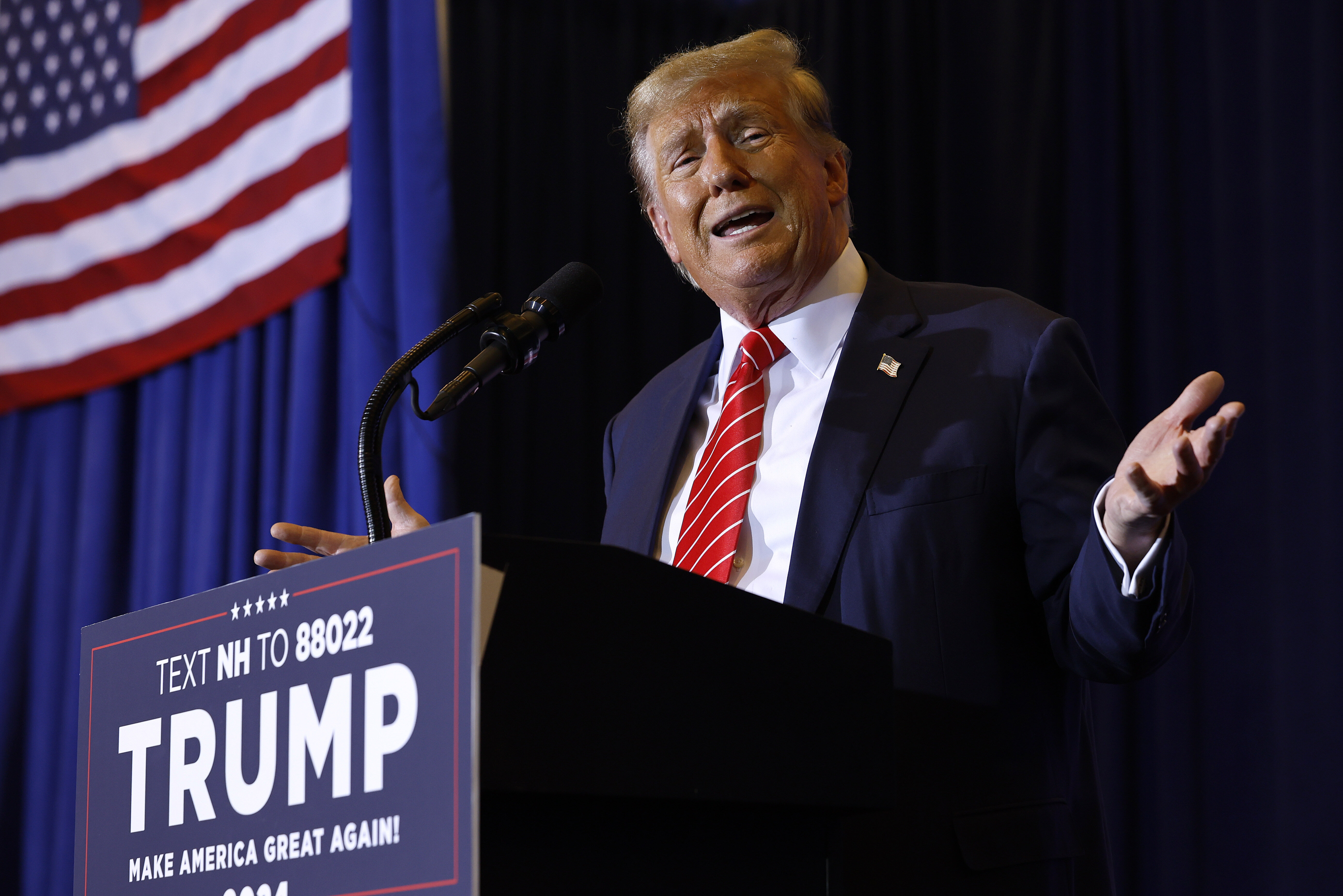 Donald Trump campaigns in New Hampshire