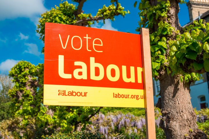 Vote Labour board on Cambridge street in England, UK. (Photo by: Andrew Michael/Education Images/Universal Images Group via Getty Images)