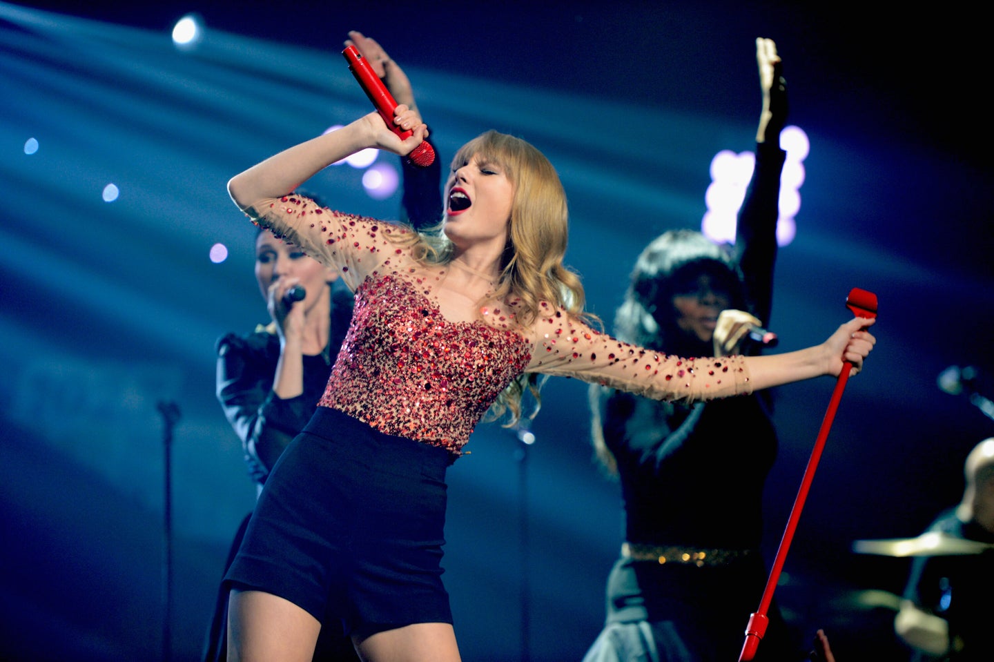 Here's How To Spot When A Singer Is Lip-Syncing | HuffPost UK Entertainment