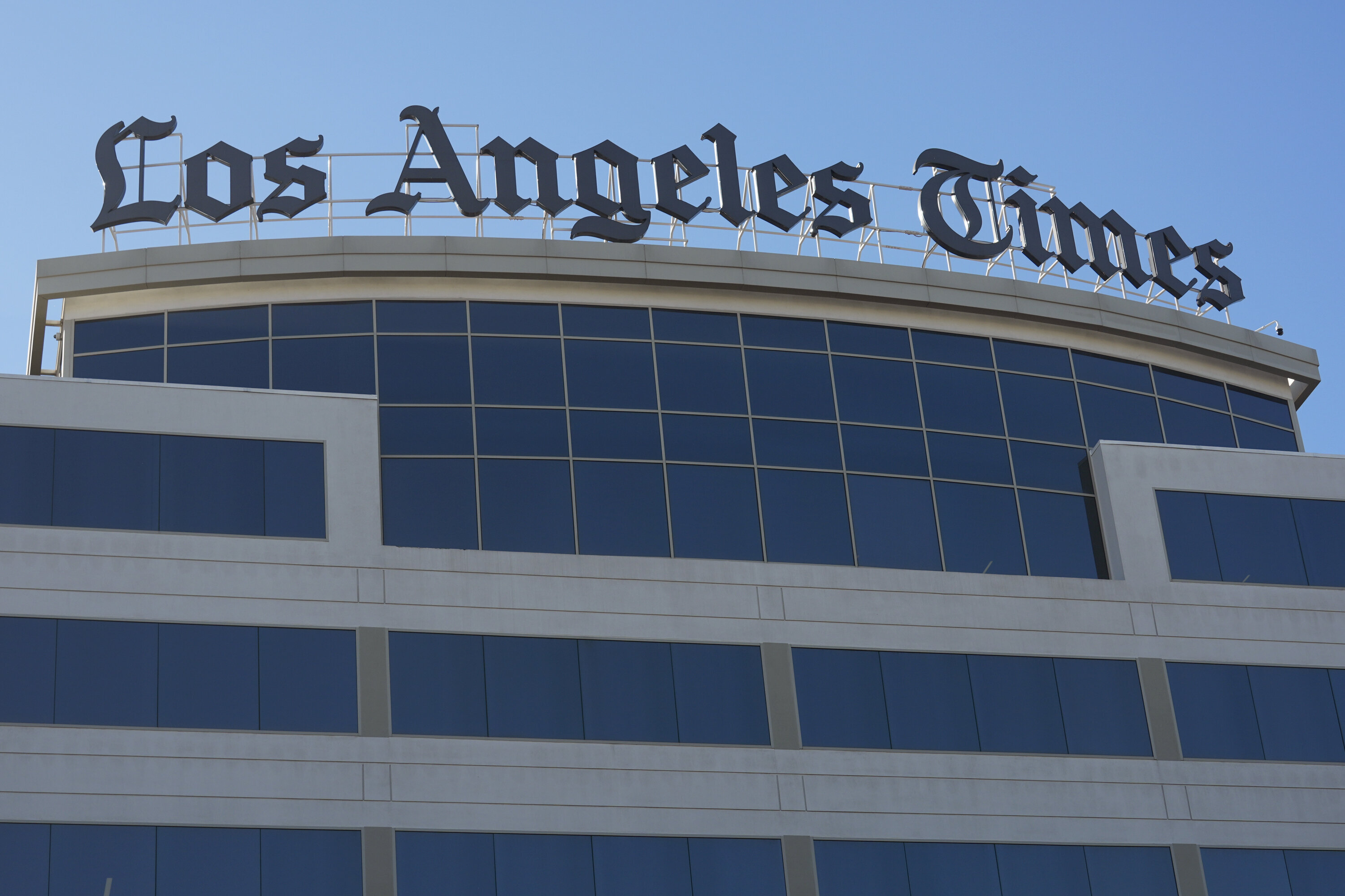 Los Angeles Times Guts More Than 100 Jobs In Massive Layoffs | HuffPost ...