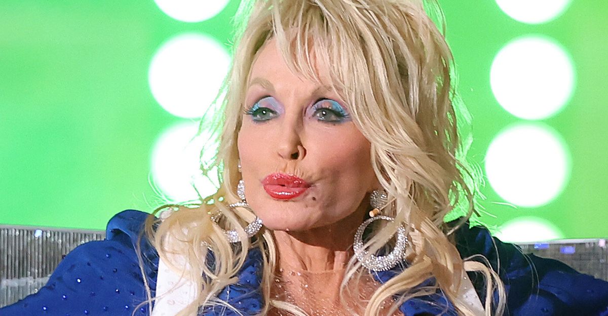 Dolly Parton Reveals Husband's Reaction To Viral Cowboys Costume ...