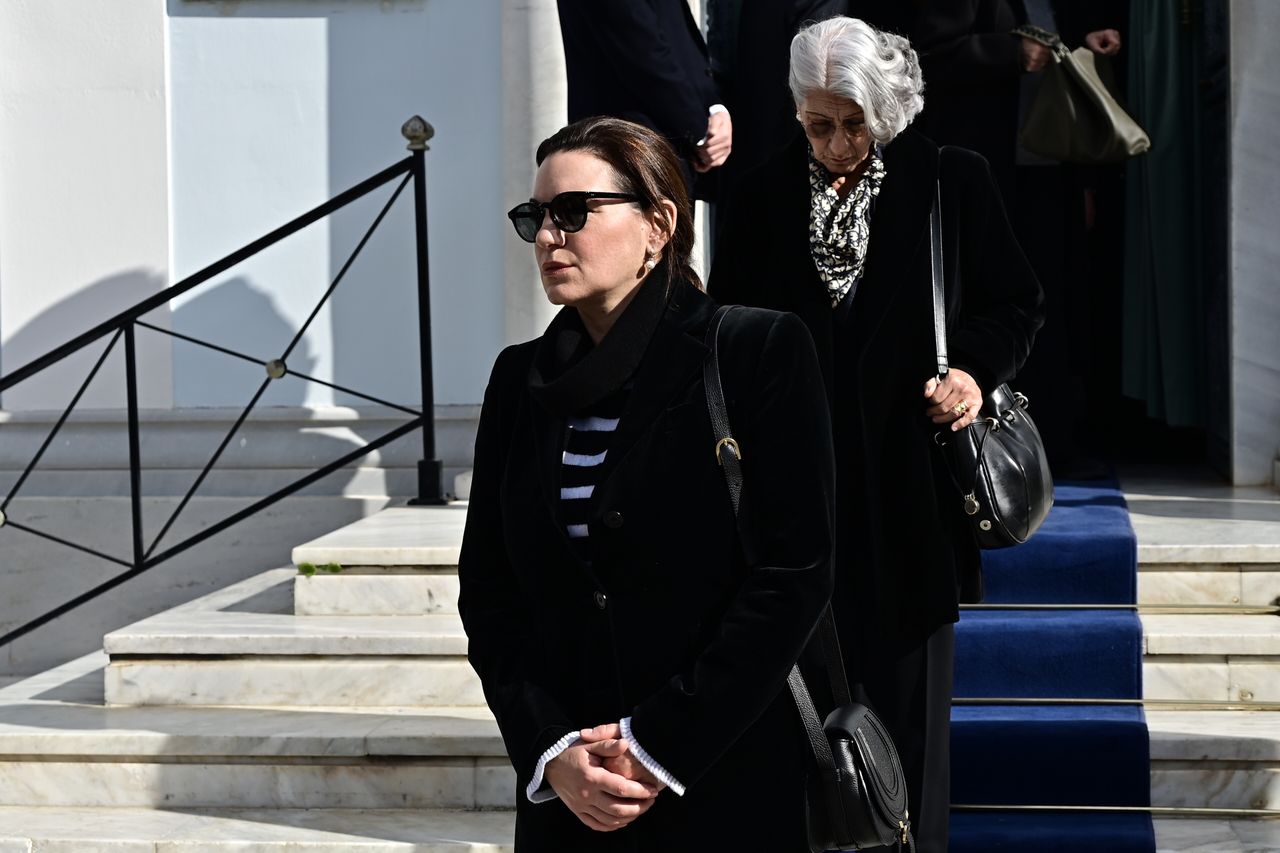 Στιγμιότυπο από την κηδεία της Αιμιλίας Γερουλάνου το Σάββατο 27 Ιανουαρίου στο Α' Νεκροταφείο Αθηνών. Η Ολγα Κεφαλογιάννη. 