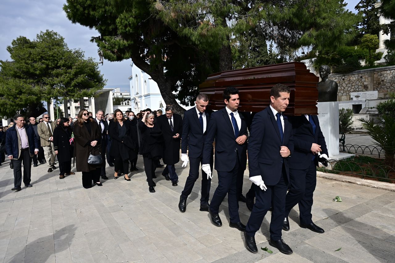 Στιγμιότυπο από την κηδεία της Αιμιλίας Γερουλάνου το Σάββατο 27 Ιανουαρίου στο Α' Νεκροταφείο Αθηνών. 