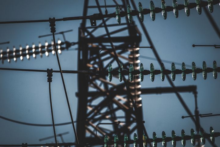 Λεπτομέρεια από πυλώνα μεταφοράς ηλεκτρικού ρεύματος υψηλής τάσης στο νομό Τρικάλων. (ΘΑΝΑΣΗΣ ΚΑΛΛΙΑΡΑΣ/EUROKINISSI)