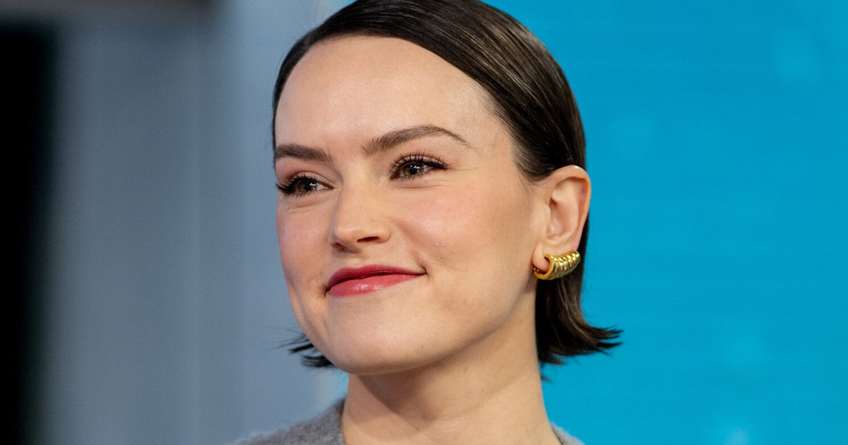Daisy Ridley Reveals What Was Really On Her Mind During Key 'Star Wars' Moment
