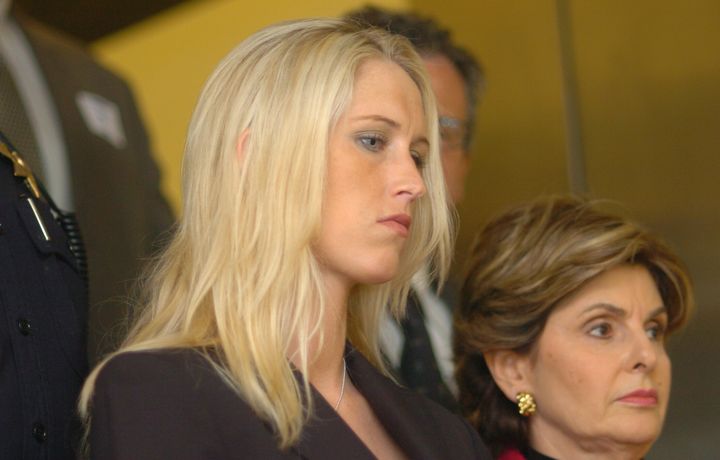 Amber Frey exits the courthouse with her attorney Gloria Allred after a day of testifying during the Scott Peterson double murder trial, Aug. 10, 2004, at the San Mateo County Superior Courthouse in Redwood City.
