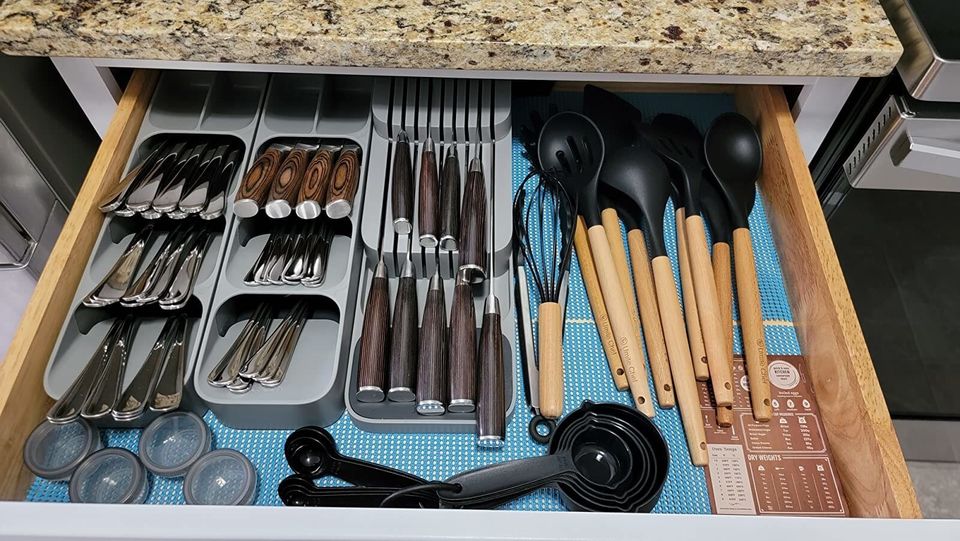 A silverware sorter that takes up very little space in your drawer, but can fit up to 24 pieces of cutlery