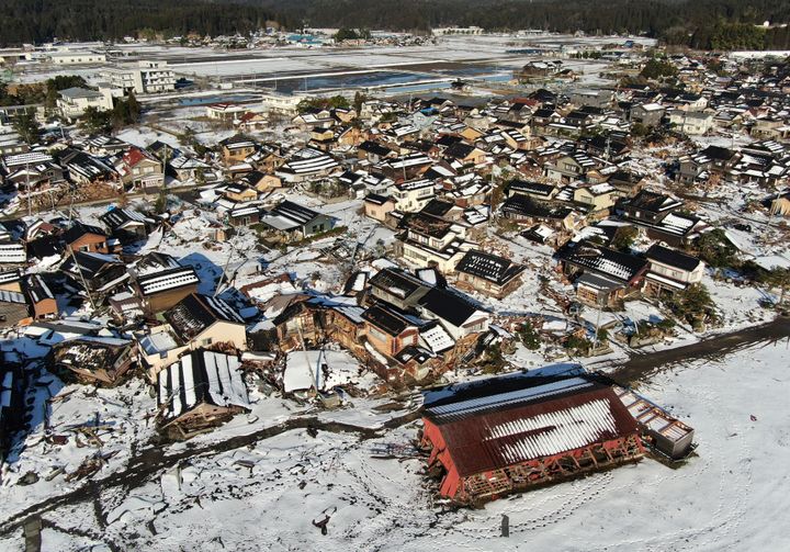 能登半島地震で津波被害を受けた沿岸部＝2024年1月30日、石川県珠洲市、小型無人機から