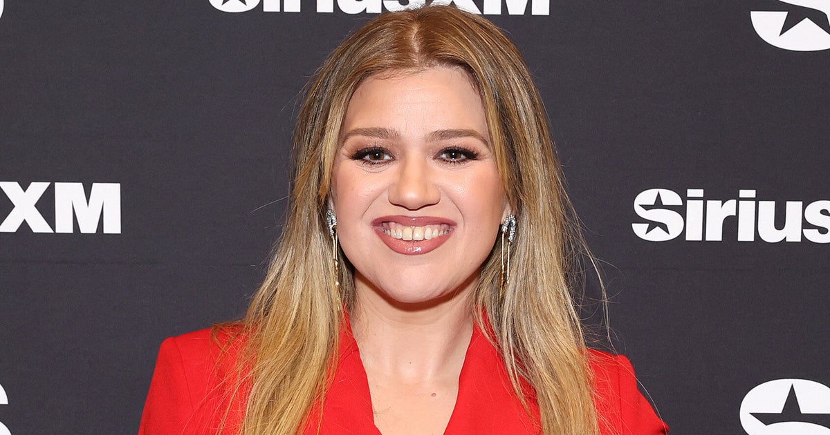 Kelly Clarkson Says Being Told She's 'Pre-Diabetic' Prompted Recent Weight Loss