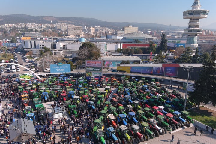 Συλλαλητήριο διαμαρτυρίας αγροτών με τα τρακτέρ τους από διάφορες περιοχές της Βόρειας Ελλάδας, στην Θεσσαλονίκη στο πλαίσιο των εγκαινίων της 30ης Agrotica, Πέμπτη 1 Φεβρουαρίου 2024. (ΒΑΣΙΛΗΣ ΒΕΡΒΕΡΙΔΗΣ/ΜΟΤΙΟΝΤΕΑΜ)