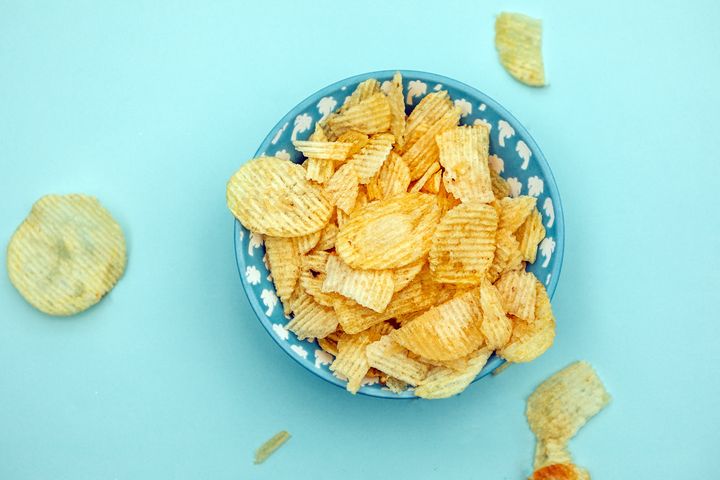 One serving of potato chips contains about 140 milligrams of sodium ... but one serving is only 11 chips. How many are you eating?