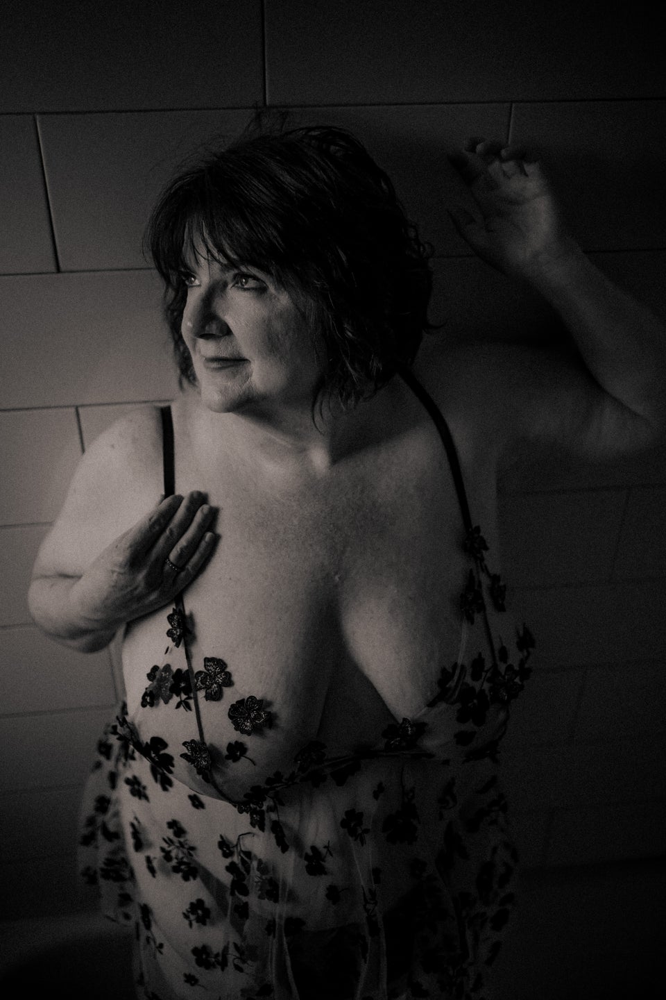 18 Powerful Boudoir Photos Of People Over 50