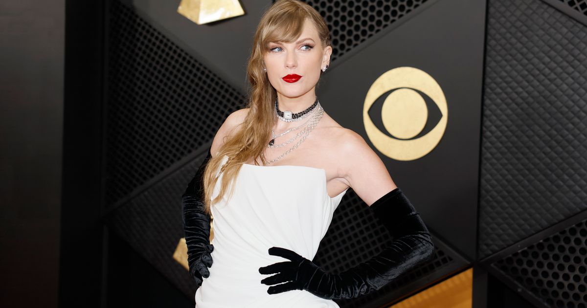 Taylor Swift Fans Spot Intriguing Detail In Her Grammys Look | HuffPost UK  Entertainment