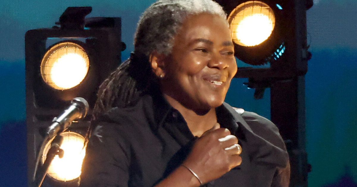 Tracy Chapman Drives Grammy-Goers Wild With Rare 'Fast Car' Performance