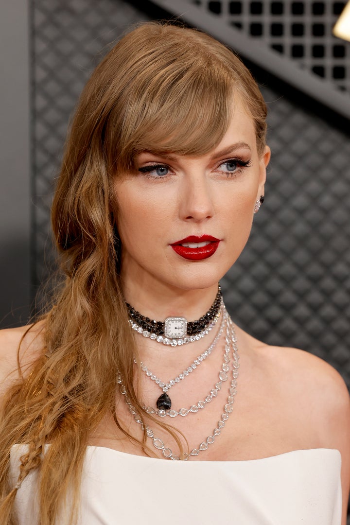 The watch on Swift's choker appeared to be set to midnight.