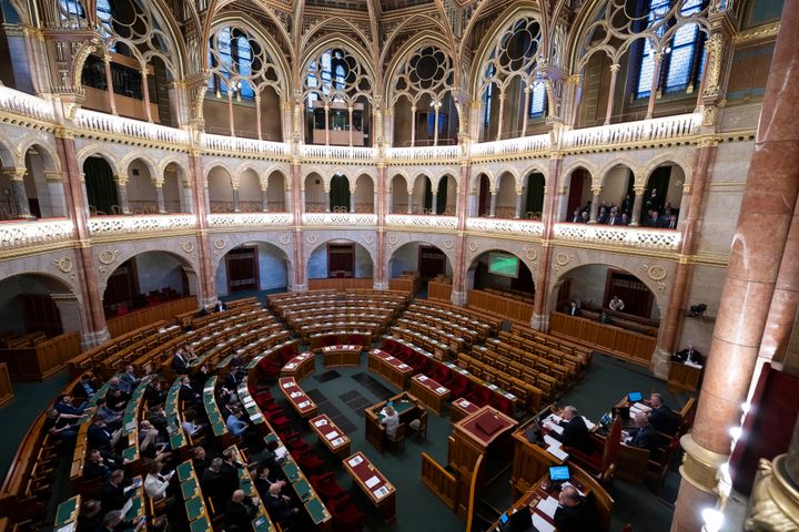 Γενική άποψη του ουγγρικού κοινοβουλίου καθώς το Fidesz και το KDNP μένουν μακριά από την ψηφοφορία για την επικύρωση της ένταξης της Σουηδίας στο ΝΑΤΟ στη Βουδαπέστη, Δευτέρα 5 Φεβρουαρίου 2024