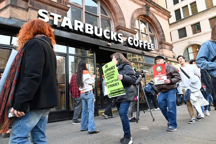 21 Starbucks Stores Plan To Form Unions In 1-Day Blitz (huffpost.com)