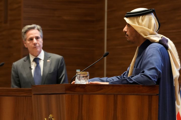 Ο πρωθυπουργός και υπουργός Εξωτερικών του Κατάρ Mohammed Bin Abdulrahman Al Thani μιλάει κατά τη διάρκεια κοινής συνέντευξης Τύπου με τον υπουργό Εξωτερικών των ΗΠΑ Antony Blinken, στο Diwan Annex, στη Ντόχα του Κατάρ, Τρίτη 6 Φεβρουαρίου 2024.