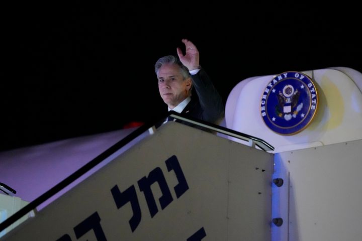 Ο υπουργός Εξωτερικών των ΗΠΑ Άντονι Μπλίνκεν φθάνει στο διεθνές αεροδρόμιο Μπεν Γκουριόν στο Τελ Αβίβ, την Τρίτη, 6 Φεβρουαρίου 2024.