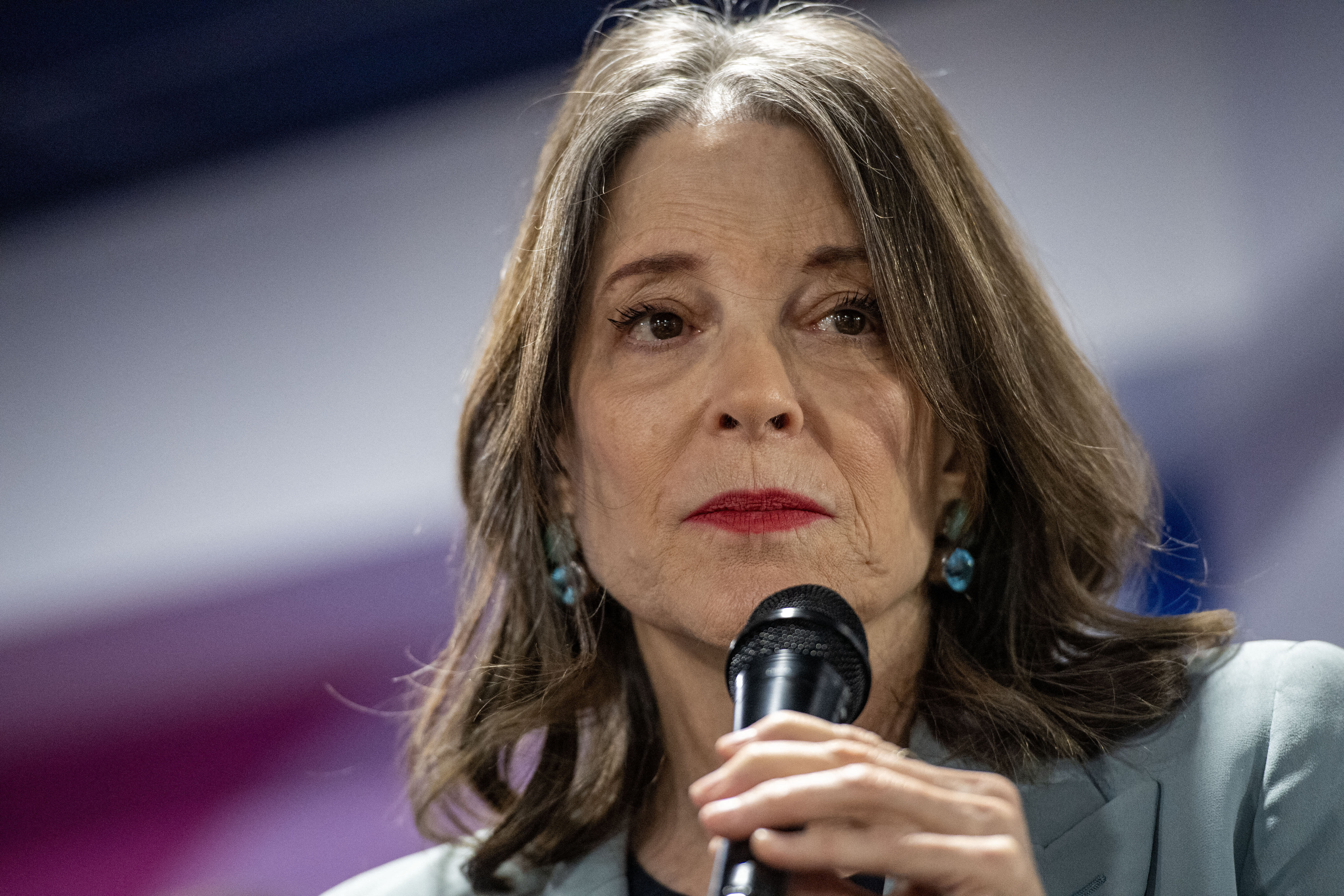 Marianne Williamson Suspends Democratic Presidential Campaign ...