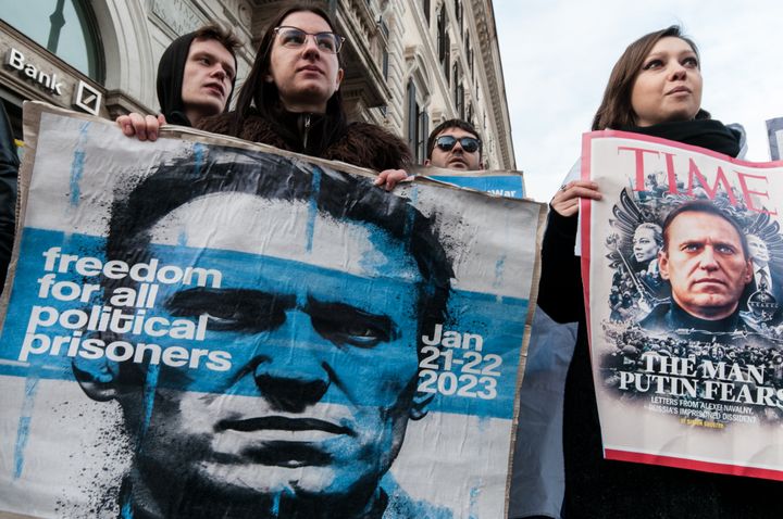 Υποστηρικτές του Ναβάλνι διαδηλώνουν για την αποφυλάκιση του.