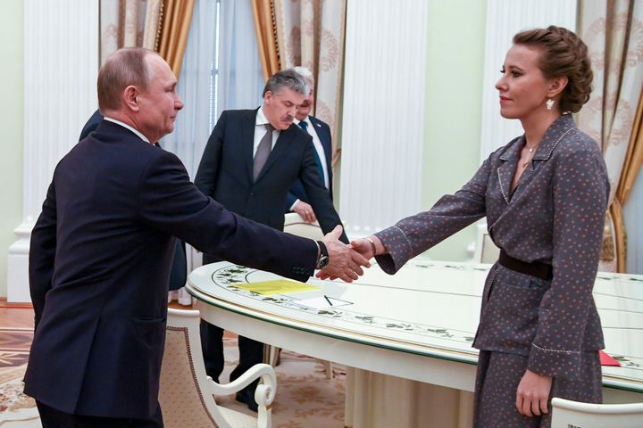 H Κσένια Σόμπτσακ με τον Βλαντιμίρ Πούτιν πρις από τις εκλογές του 2028.