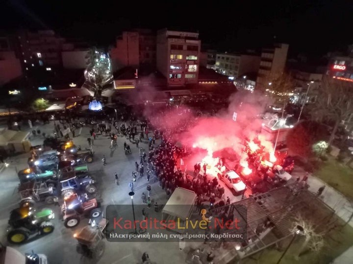 Συλλαλητήριο που πραγματοποιήθηκε το απόγευμα της Παρασκευής (9/2) στην Κεντρική Πλατεία της Καρδίτσας.