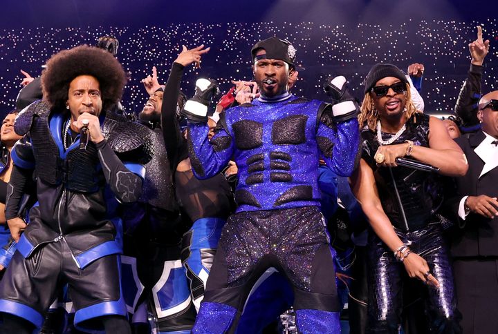 Usher's performance wrapped with Ludacris (left) and Lil Jon (right) on stage for "Yeah!"