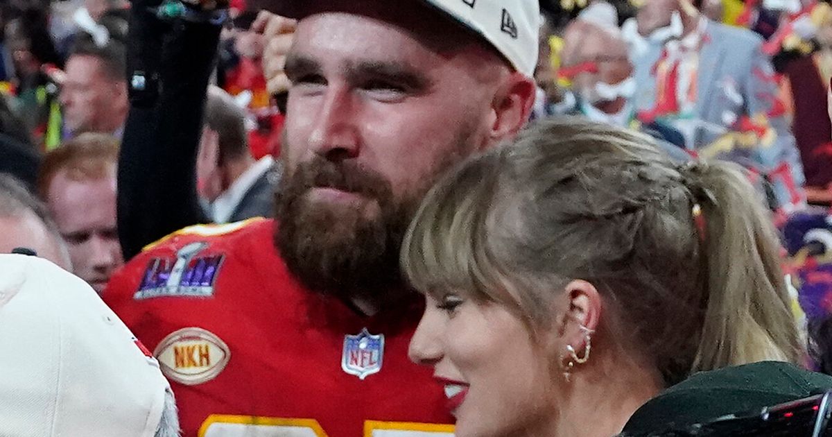 Travis Kelce And Taylor Swift’s Super Bowl Victory Smooch Is Making Us Swoon