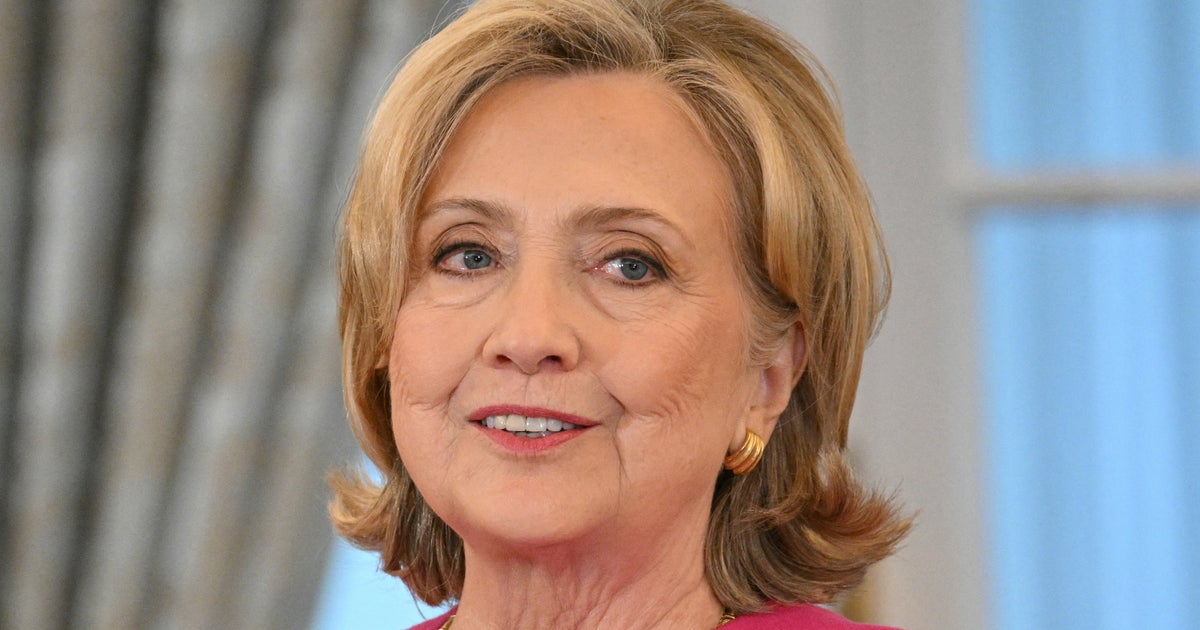 Hillary Clinton Trolls Conservatives With 'Taylor's Boyfriend' Super Bowl Post