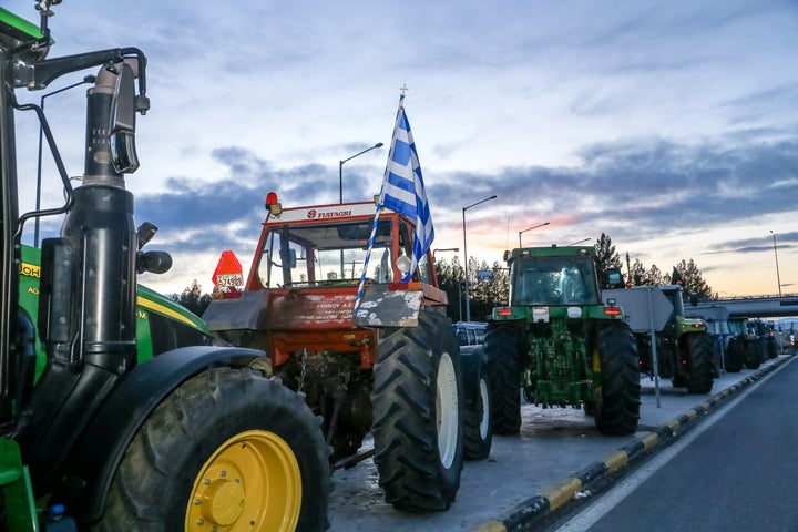 Οι αγρότες δηλώνουν ότι θα κλιμακώσουν της κινητοποιήσεις τους αν δεν ικανοποιηθούν τα αιτήματα τους