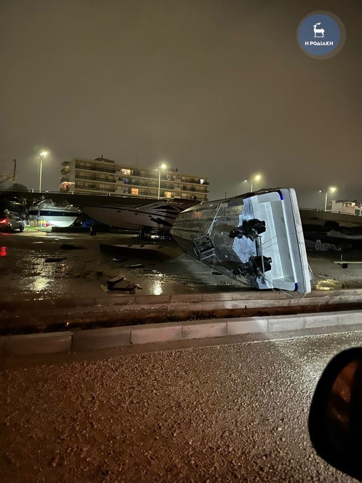 Ρόδος: Ανεμοστρόβιλος προκάλεσε ζημιές